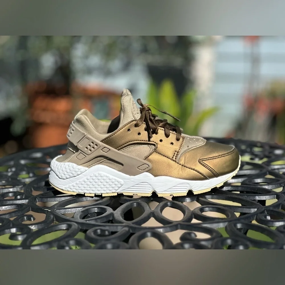 Nike — Gold + Tan Custom Huarache